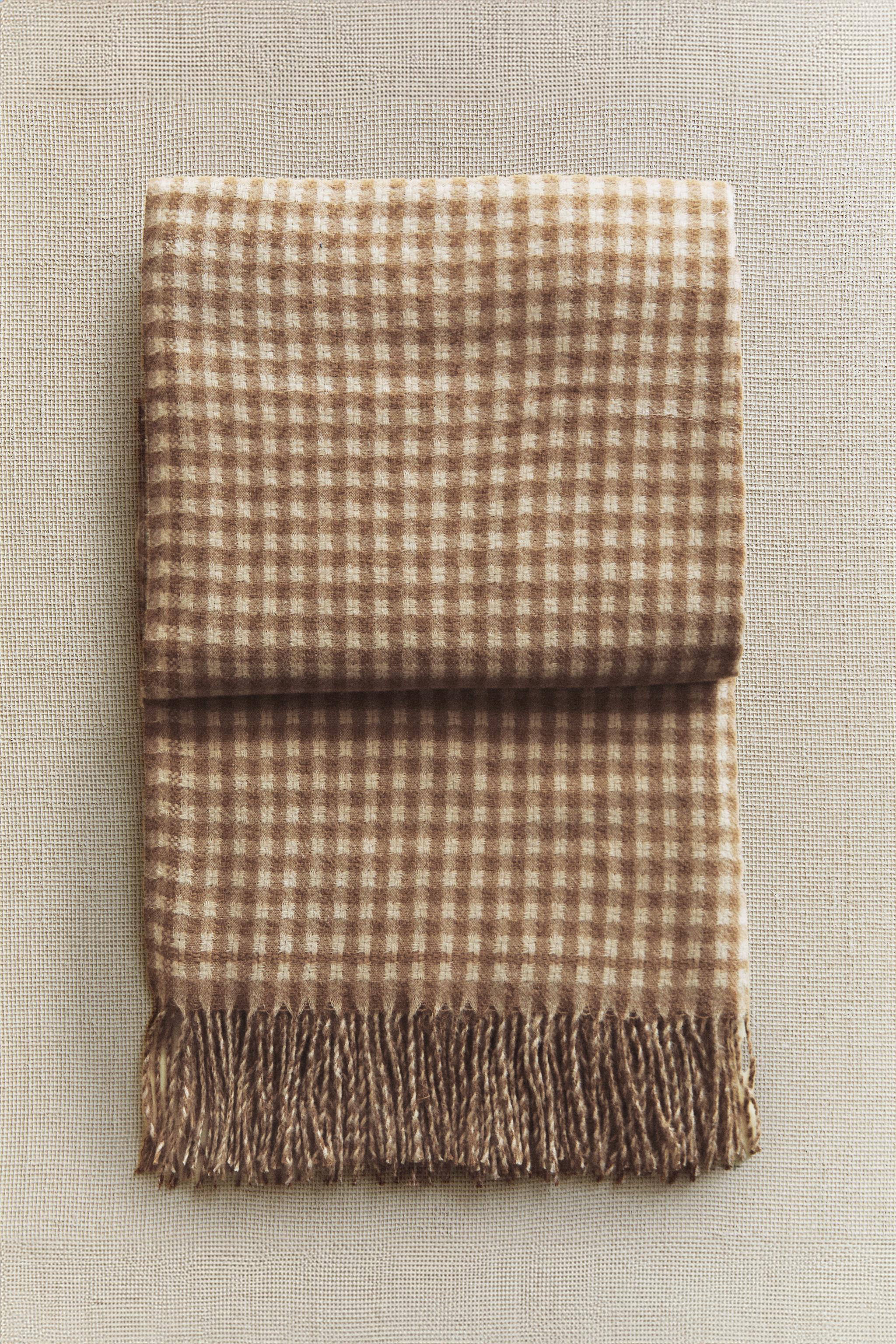 CHECK BLANKET WITH FRINGING